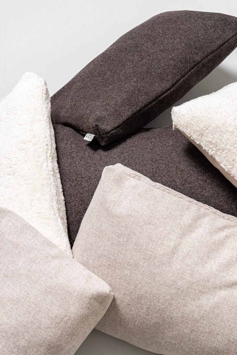 Small Wolle Cushion