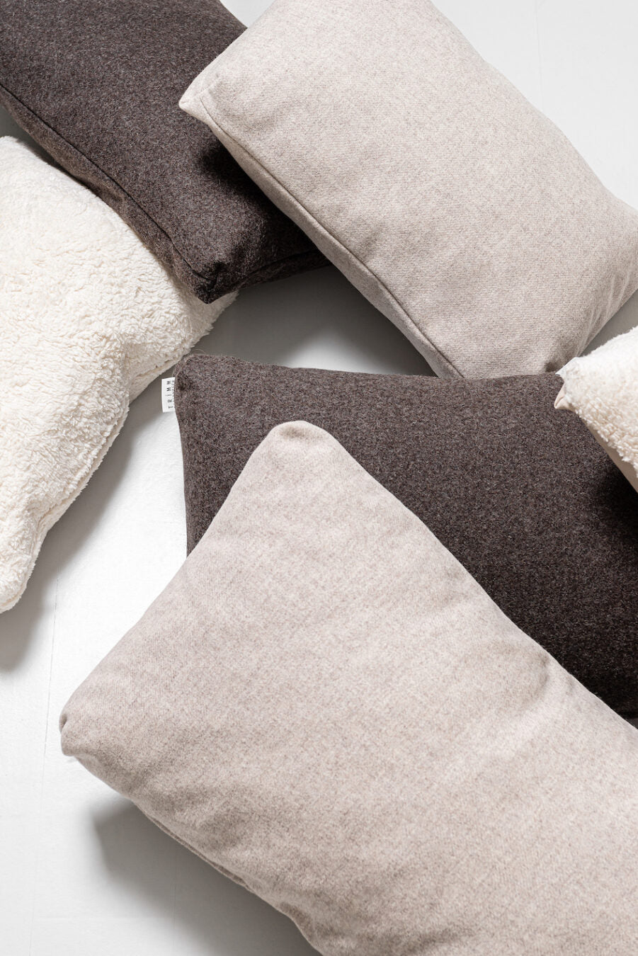 Small Wolle Cushion